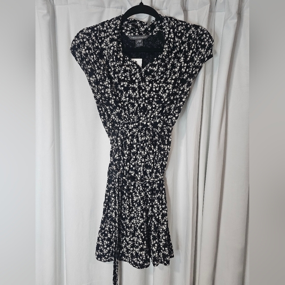 French Connection Dresses & Skirts - French connection Floral Black flowy Dress with tie​